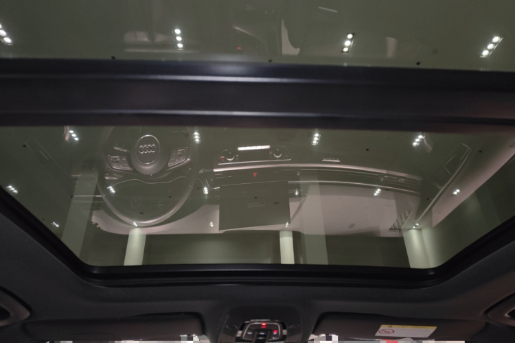 奥迪A4L 2022款 40 TFSI quattro RS套件燃速型中控内饰22