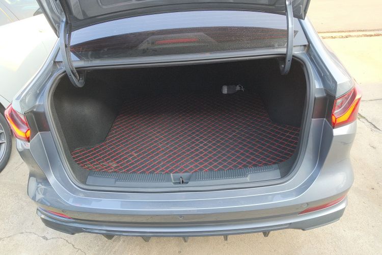 荣威i5 2023款 1.5L 手动舒享版机舱底盘23