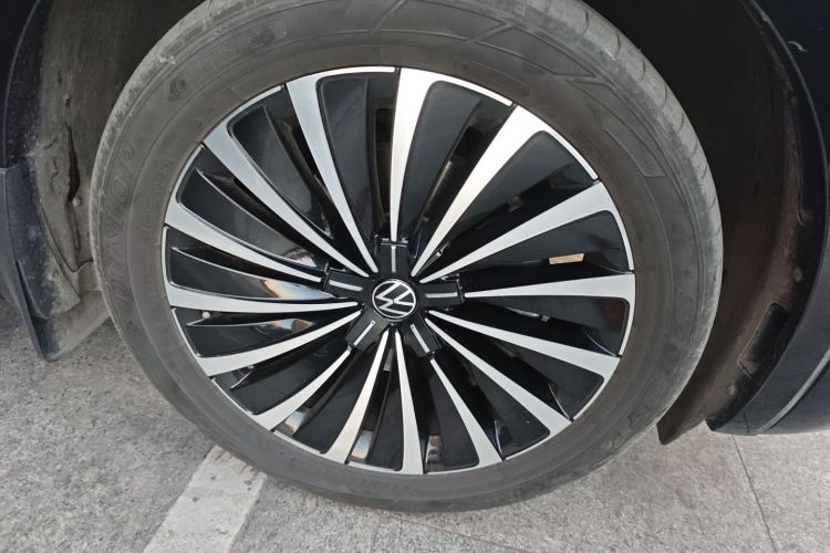 大众 威然 2023款 改款 380TSI 尊贵版车身外观10