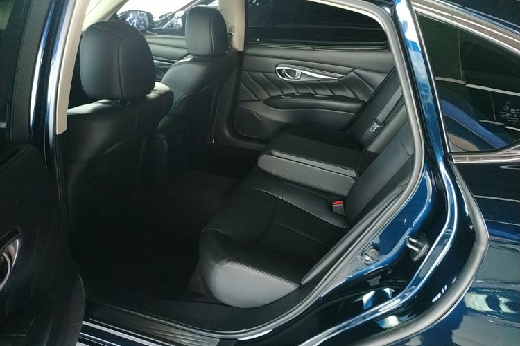 英菲尼迪Q70 2017款 Q70L 2.5L 精英版中控内饰7004