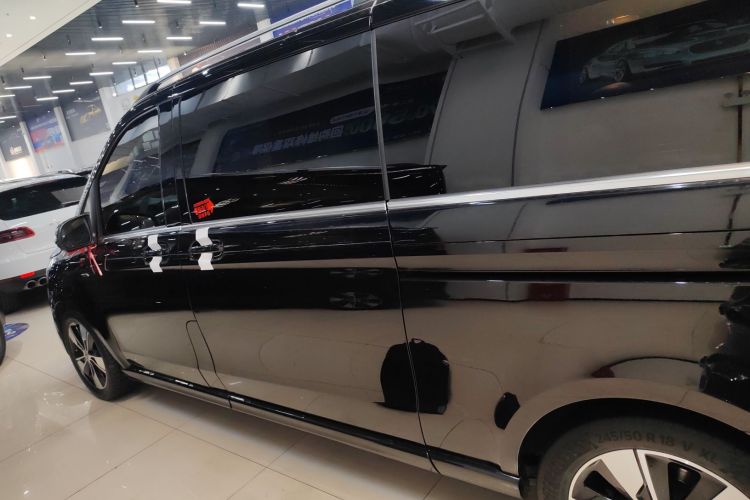 奔驰V级 2020款 V 260 L 长轴距豪华版车身外观4