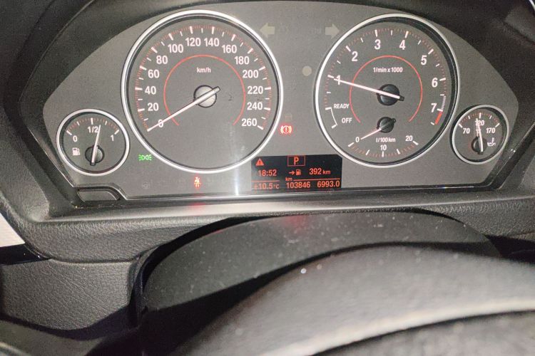 宝马3系 2017款 320i M运动型中控内饰15