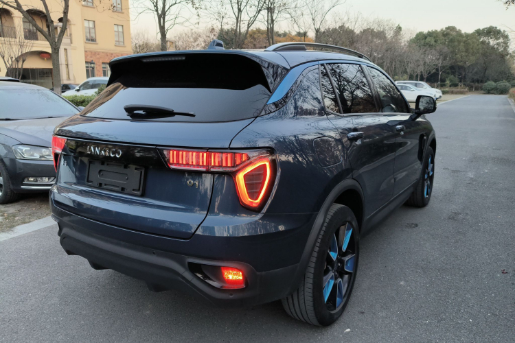 领克01 2017款 2.0T 两驱耀Pro版车身外观7