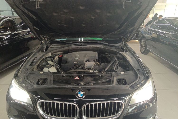 宝马5系 2014款 525Li 豪华设计套装机舱底盘24