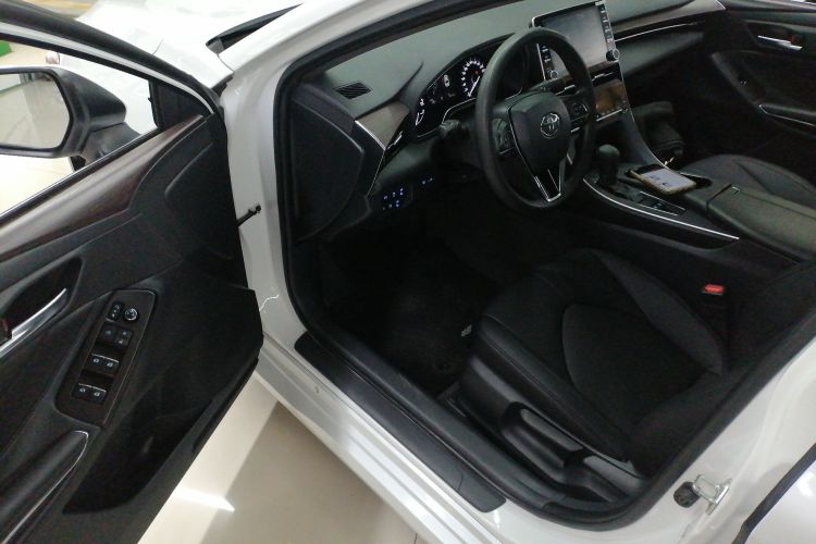 丰田 亚洲龙 2019款 2.0L 进取版 国VI中控内饰7003