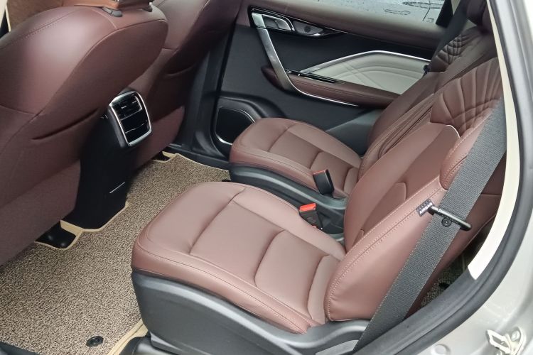 吉利汽车 嘉际新能源 2022款 1.5TD PHEV 白金尊贵型中控内饰7004