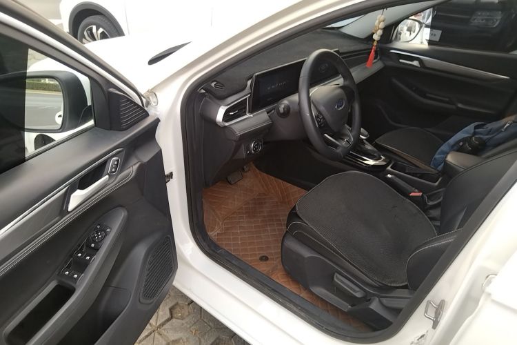 福特 福睿斯 2021款 1.5L 自动钻石版中控内饰7003