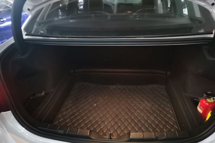 宝马1系 2021款 改款 120i M运动版机舱底盘23