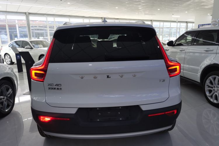 沃尔沃XC40 2021款 T3 智行时尚版车身外观6
