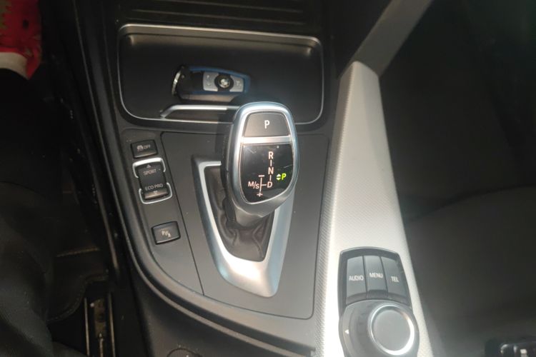 宝马3系 2017款 320i M运动型局部细节18