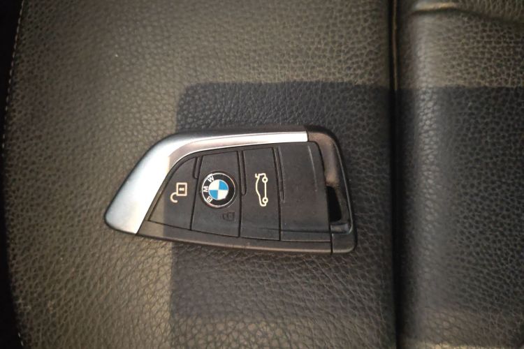 宝马X1 2019款 sDrive18Li 尊享型中控内饰11