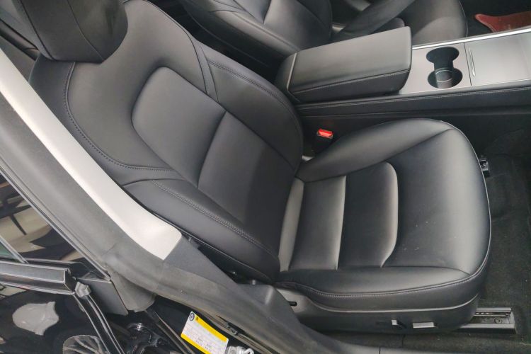 特斯拉 Model 3 2022款 Performance高性能全轮驱动版局部细节41