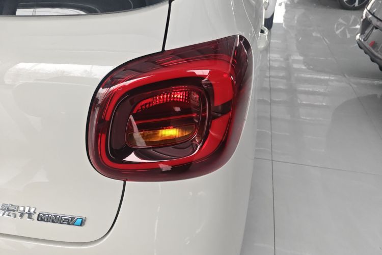 五菱汽车 宏光MINIEV 2025款 四门版 进阶款车身外观9