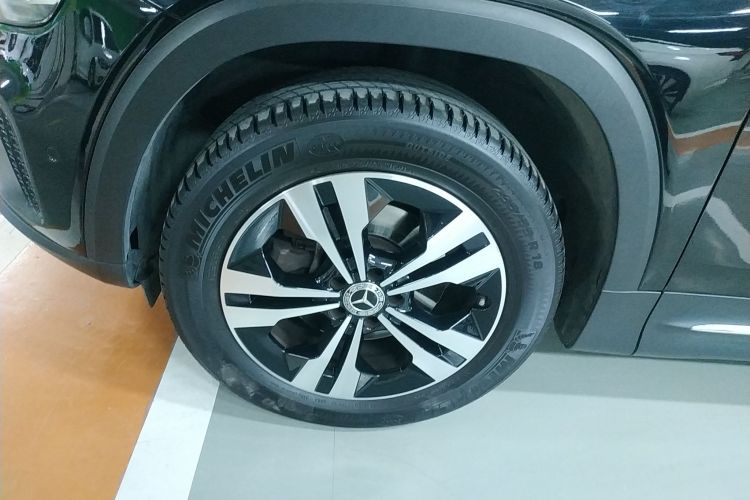 奔驰GLB 2024款 GLB 200 动感型车身外观6007