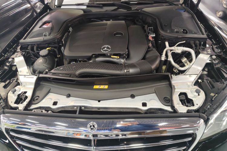 奔驰E级 2020款 改款 E 300 L 时尚型机舱底盘24