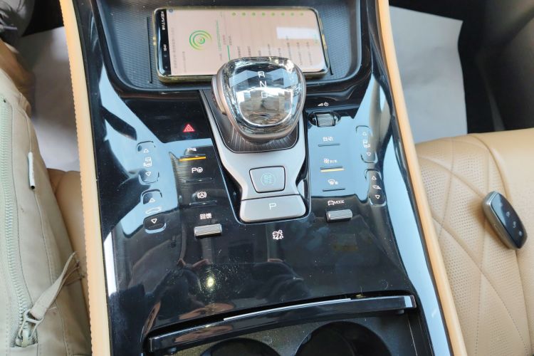 腾势D9 2022款 EV 600 四驱旗舰型中控内饰18