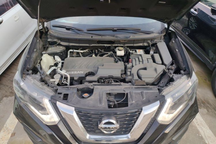 日产 奇骏 2020款 2.0L XL ITS CVT 2WD智联舒适版机舱底盘24