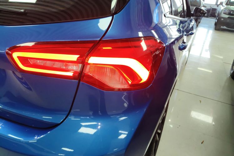 福特 福克斯 2020款 两厢 EcoBoost 180 自动ST Line车身外观9