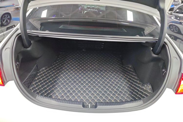 奔驰C级 2022款 C 200 L 运动版机舱底盘23