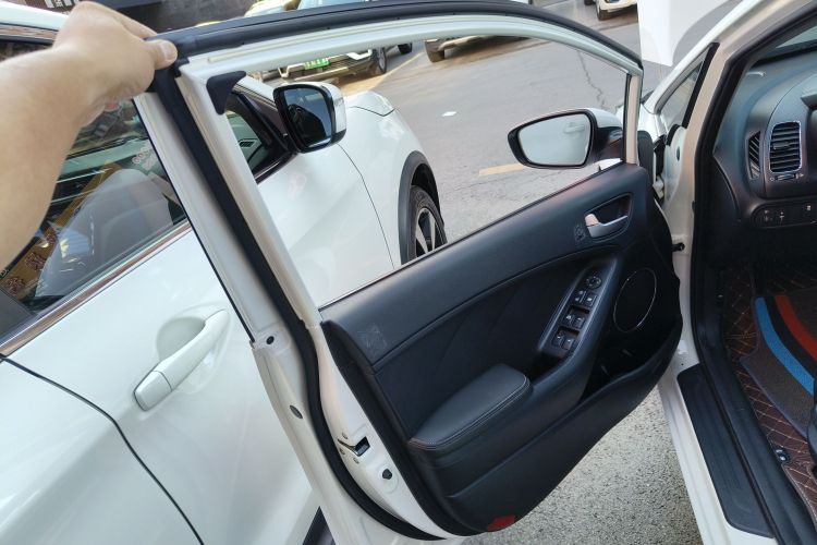 起亚K3 2016款 1.6L 自动GLS中控内饰47