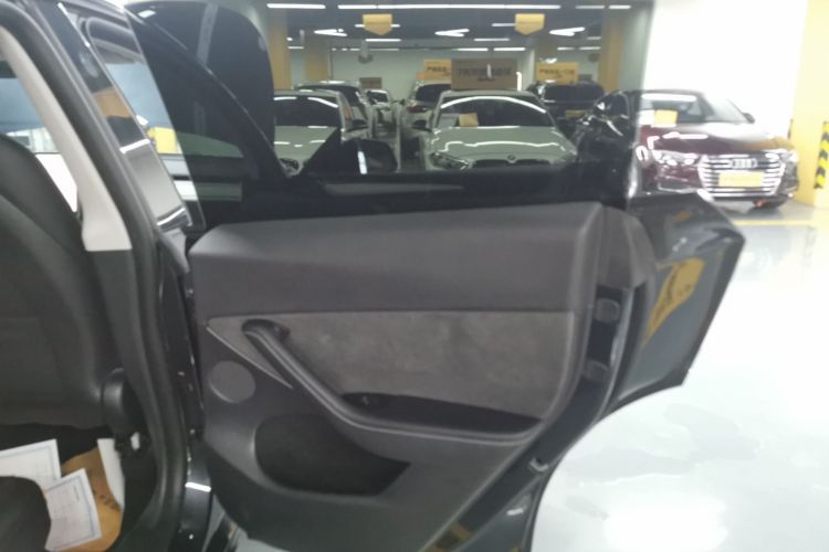 特斯拉 Model Y 2024款 长续航全轮驱动版中控内饰45