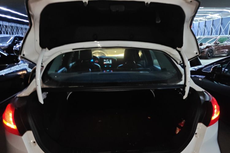 福特 福克斯 2017款 三厢 1.6L 自动风尚型智行版局部细节23