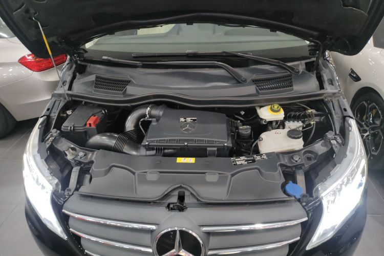 奔驰 威霆 2021款 2.0T 精英版 7座局部细节24