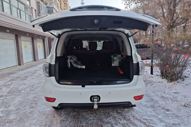 日产 途乐 2018款 4.0L 领英型中控内饰23