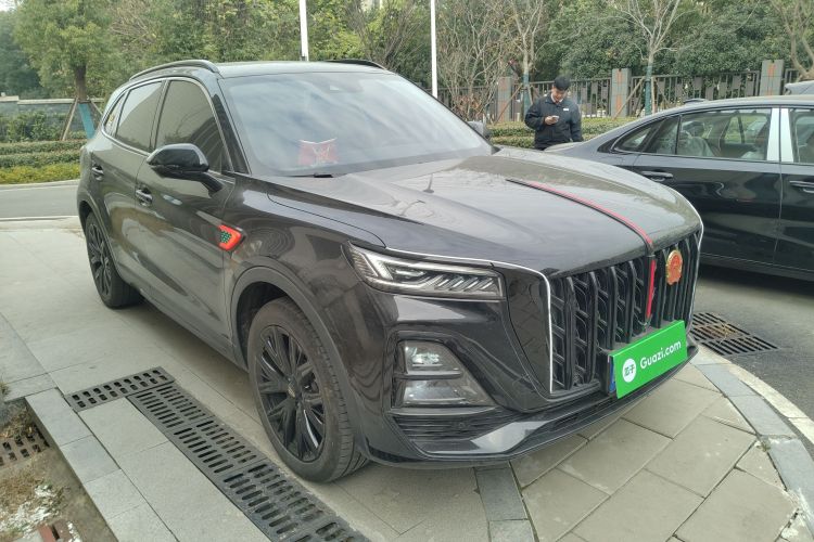 红旗HS5 2025款 2.0T 两驱玄影版车身外观3