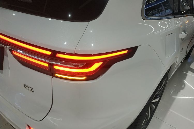 理想汽车 理想ONE 2021款 增程6座版车身外观9