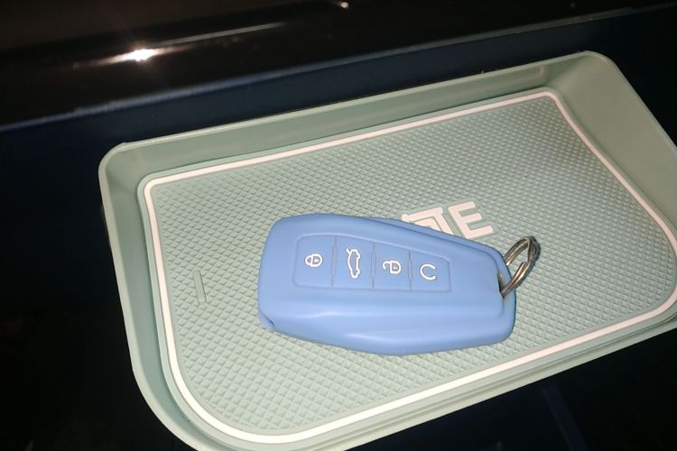 吉利几何E萤火虫 2023款 320KM 乖帅虎 5座中控内饰11