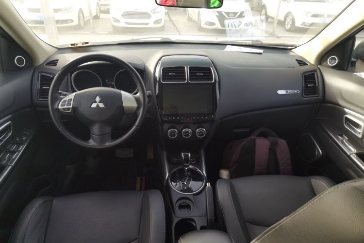 三菱 劲炫ASX 2018款 2.0L CVT两驱尊享版中控内饰12