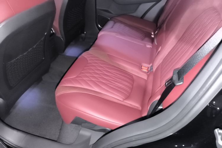 红旗HS5 2023款 2.0T 四驱旗享Pro版中控内饰7004