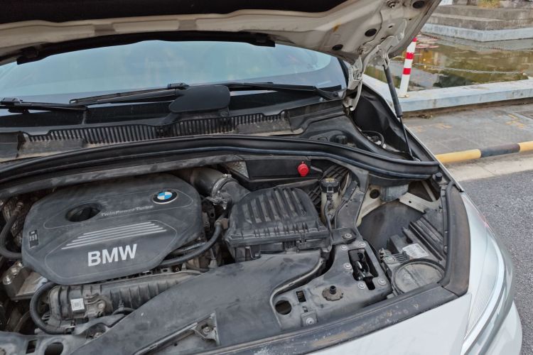 宝马2系多功能旅行车 2015款 218i 运动设计套装局部细节9007