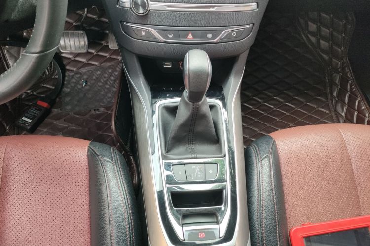 标致408 2016款 1.6T 自动豪华版中控内饰18