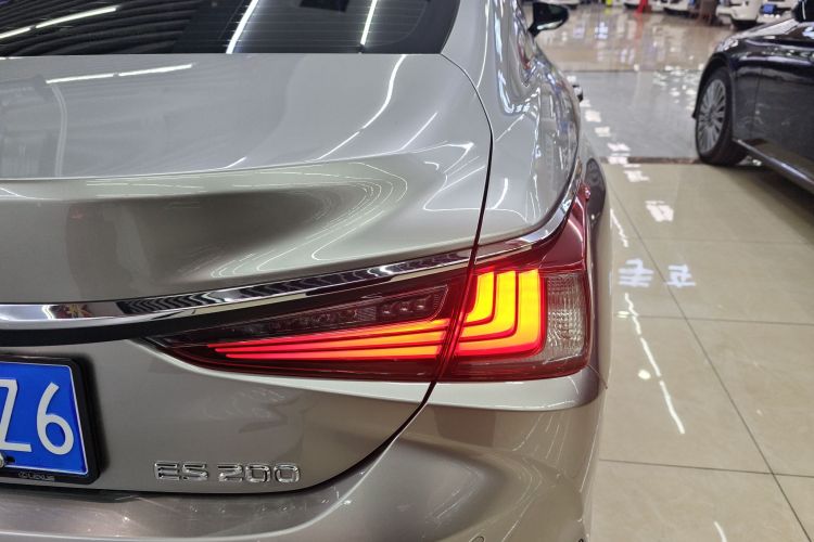 雷克萨斯ES 2023款 200 卓越版车身外观9