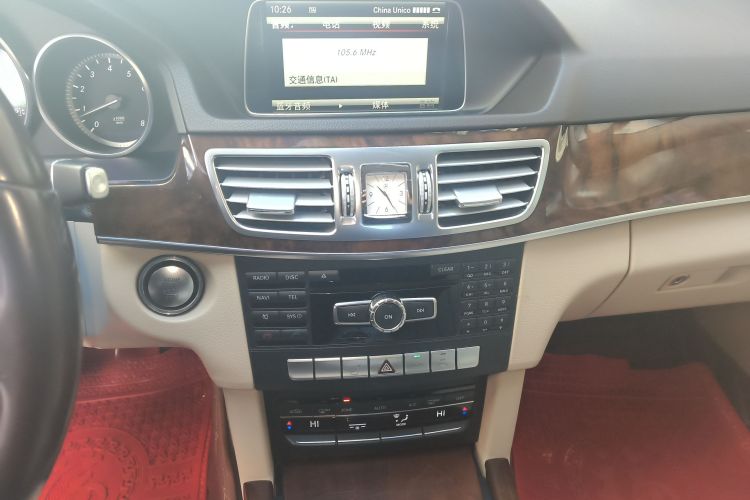 奔驰E级 2015款 E 200 L中控内饰16