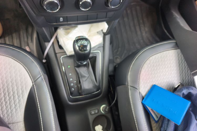 斯柯达 Yeti 2017款 TSI280 DSG前行版中控内饰18