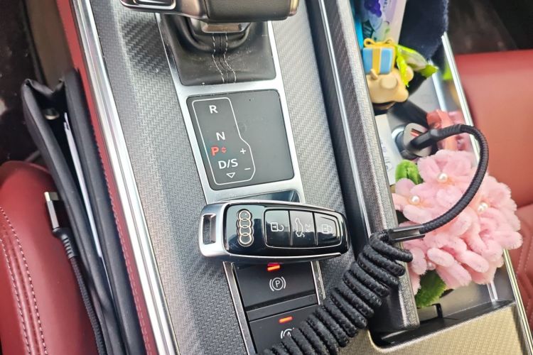 奥迪A7L 2024款 45 TFSI quattro 黑武士版中控内饰11