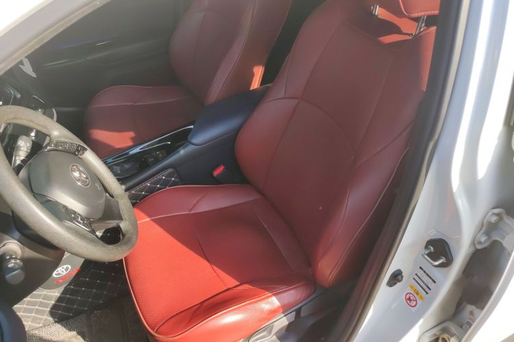 丰田C-HR 2018款 2.0L 领先天窗版 国V局部细节19