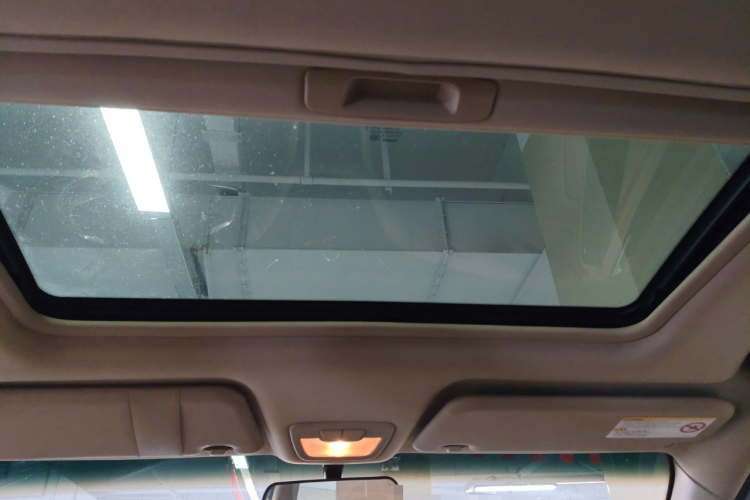 宝骏730 2014款 1.5L 手动豪华型 7座中控内饰22