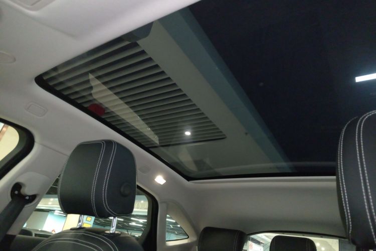 捷豹E-PACE 2024款 耀黑运动版 R-DYNAMIC SE BLACK中控内饰22