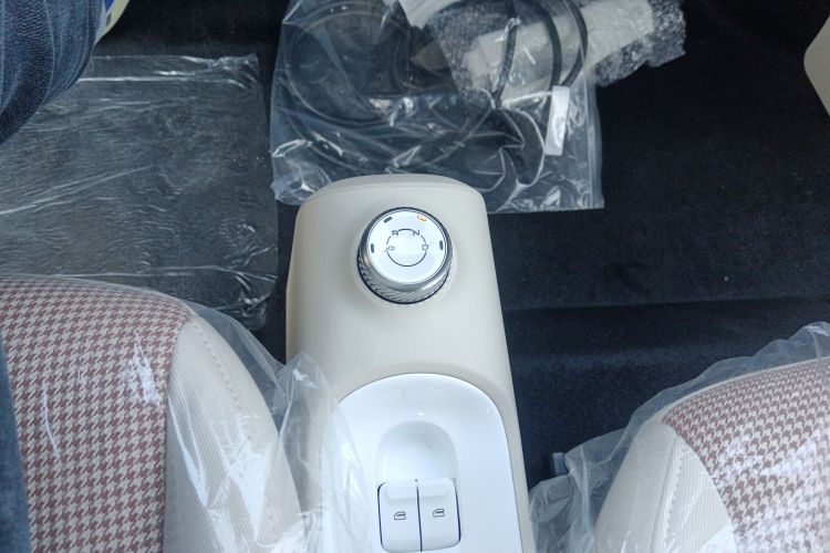 五菱汽车 宏光MINIEV 2024款 第三代 215km 青春版局部细节18