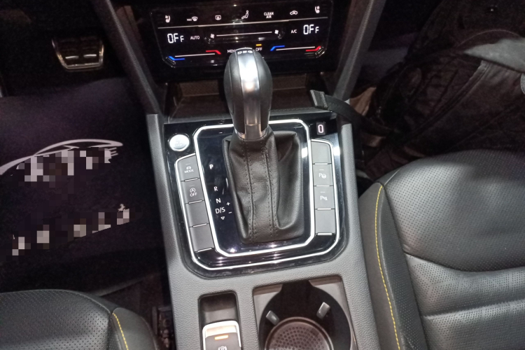 一汽-大众CC 2024款 380TSI 夺目版中控内饰18