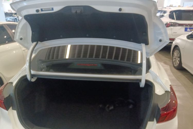 长安 逸动 2023款 畅享版 PLUS 蓝鲸NE 1.4T GDI DCT尊贵版机舱底盘23