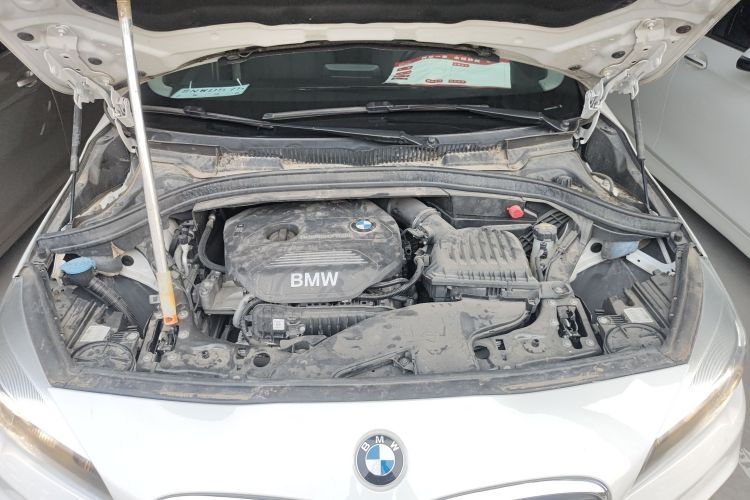 宝马2系旅行车 2016款 218i 时尚型机舱底盘24