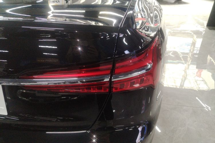 奥迪A6L 2021款 40 TFSI 豪华致雅型车身外观9