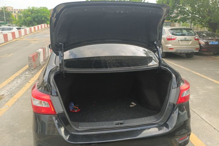 日产 轩逸 2019款 1.6XE CVT舒适版 国VI机舱底盘23