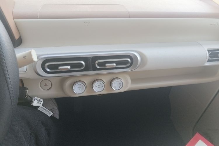 五菱汽车 宏光MINIEV 2024款 第三代 215km 青春版局部细节16