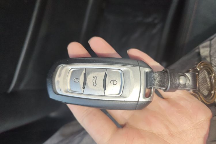 吉利汽车 帝豪 2015款 三厢 1.5L 手动向上版中控内饰7001